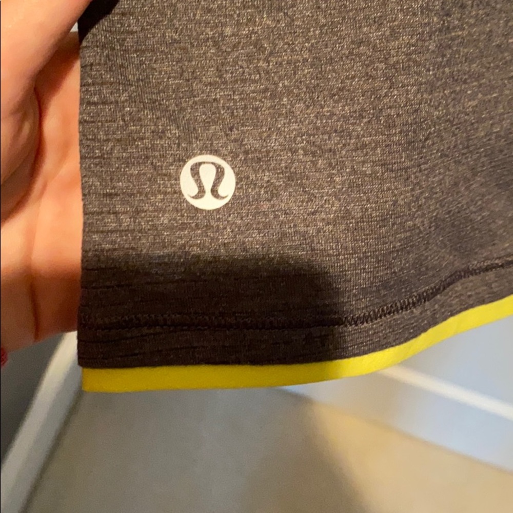 Lululemon tee - Picture 4 of 6